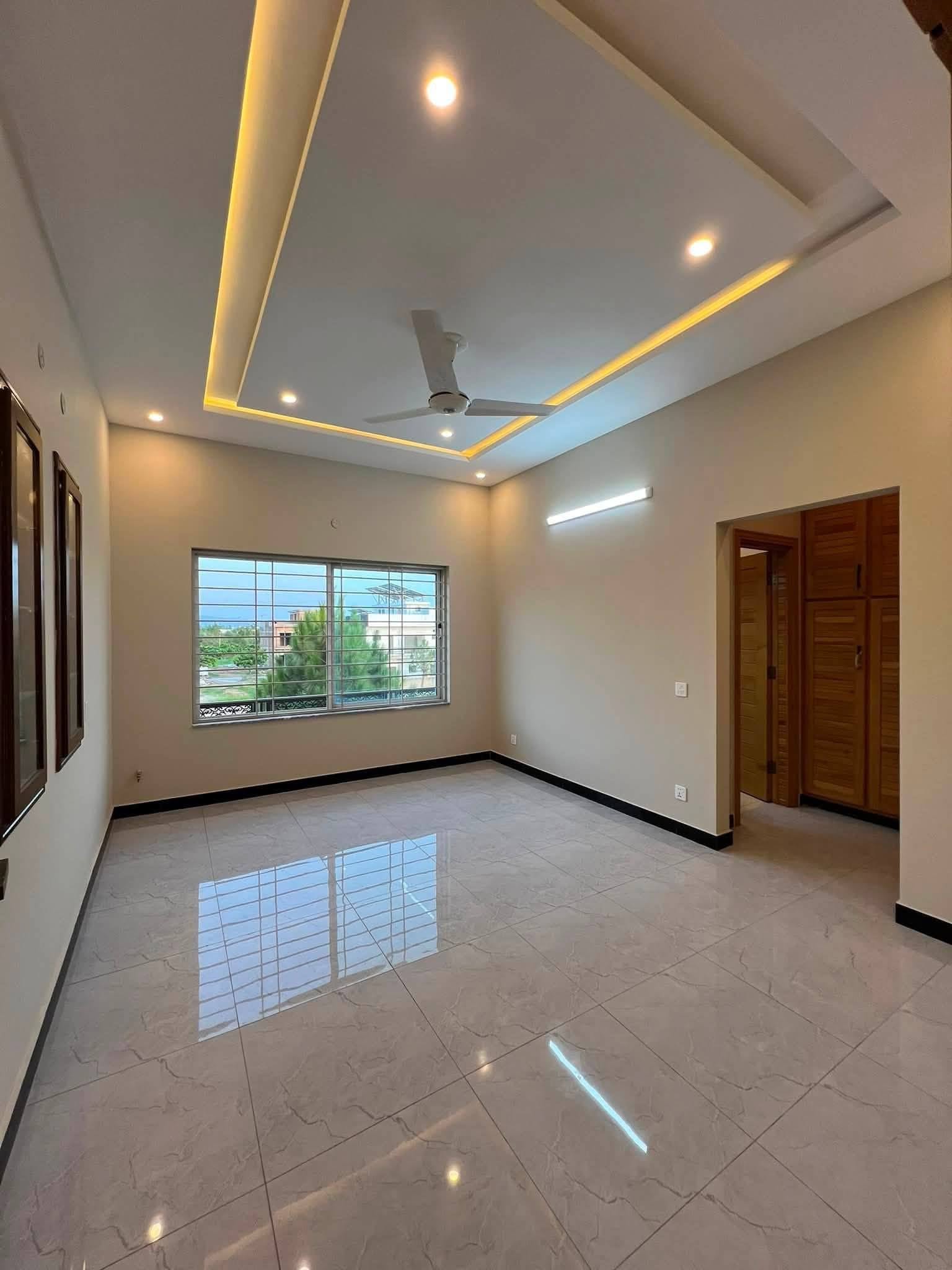 10 Marla investor rate brand new house 🏡 available Forsale bahria enclave isb