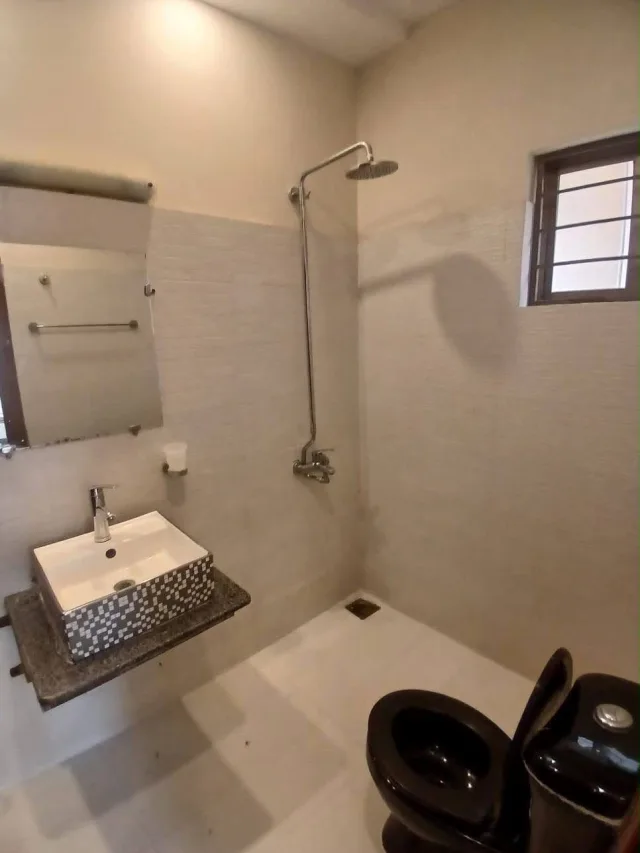 🏡 10 Marla Full House Available for Rent📍 Sector A, Bahria Enclave, Islamabad💰 Demand: PKR 160,000 per month👀 Visit Available AnytimeIf you are interested in this house, please contact me on the numbe